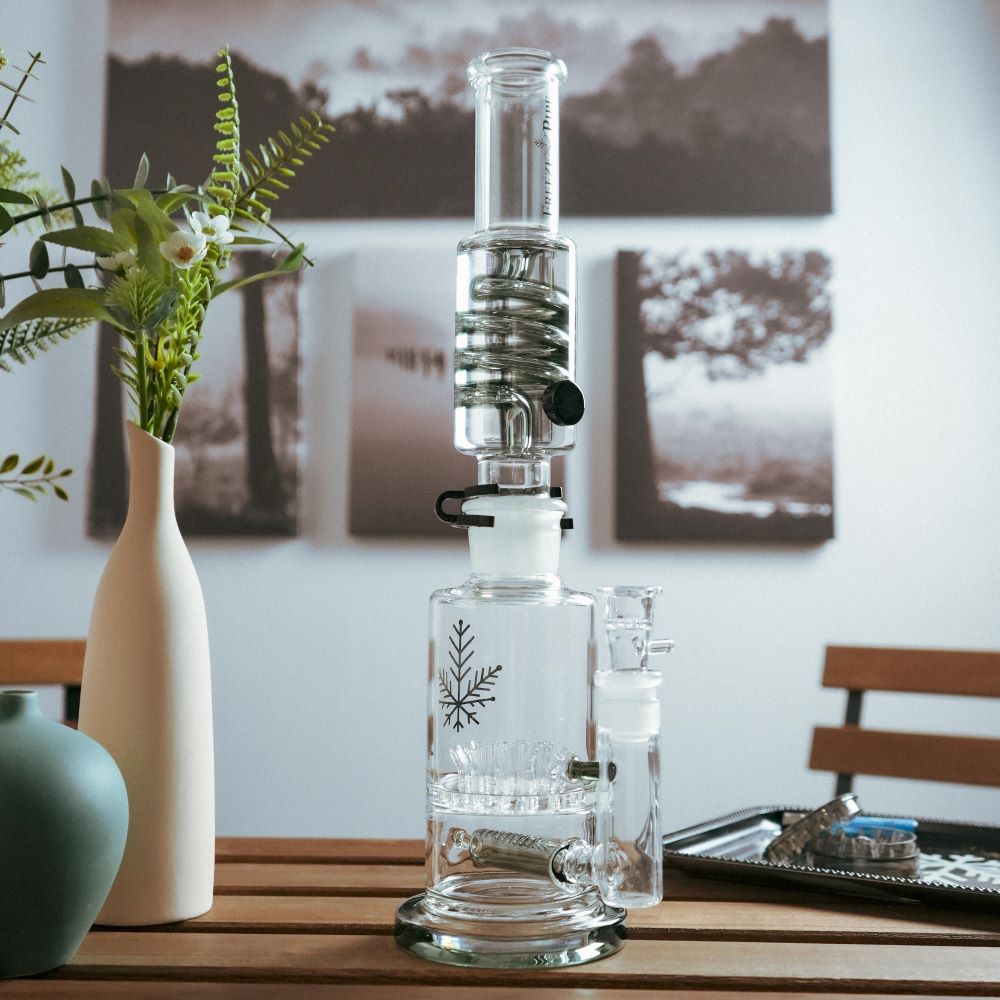 Experience Ultimate Freshness with the Freeze Pipe Bong Adventure