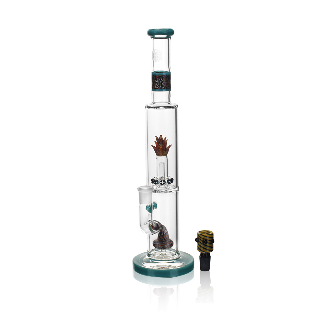 Elevate Your Smoking Experience with the Stunning Cygnus Water Pipe