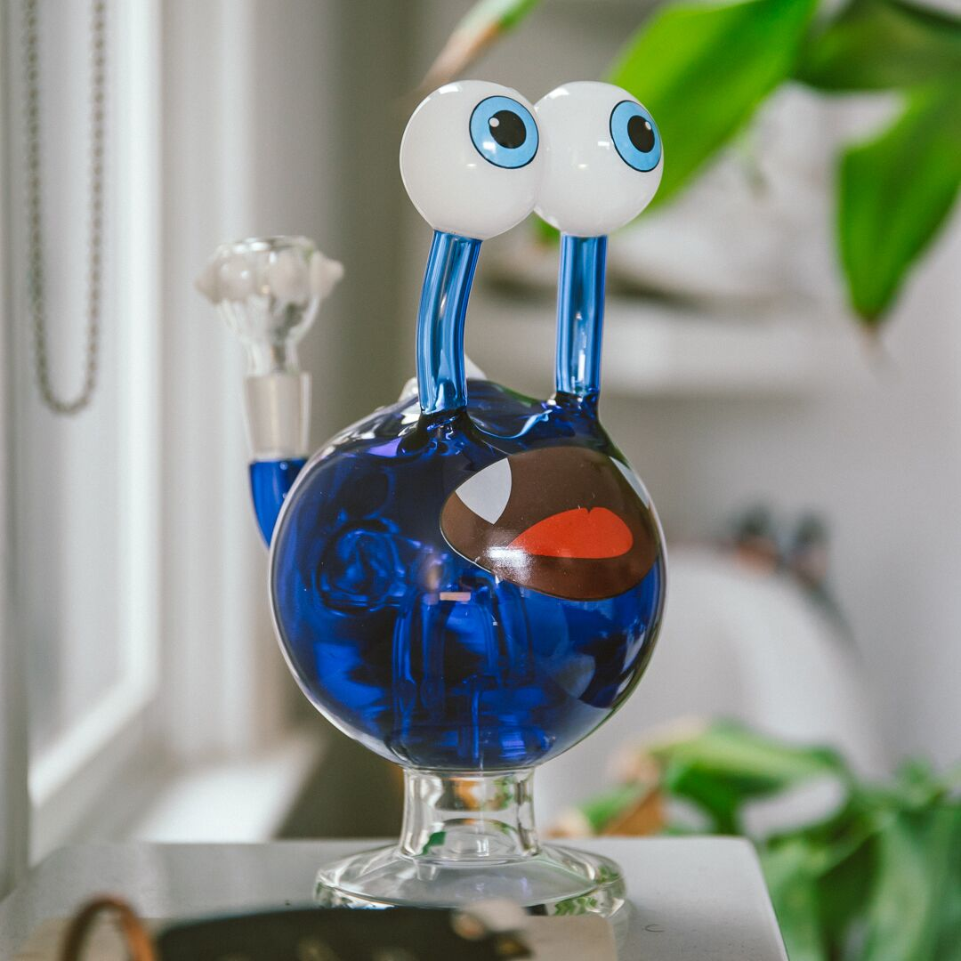 Unleash Fun with the Globgoblin Monster Bong - Massive 8.5in Tall Delight! - Blue